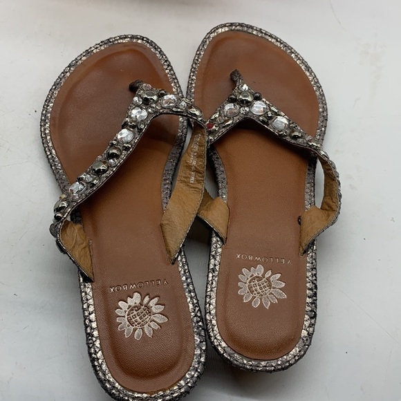 Yellow Box silver Rhinestone Embellished Flio Flop Sz 7. FFT0551B - Picture 6 of 9